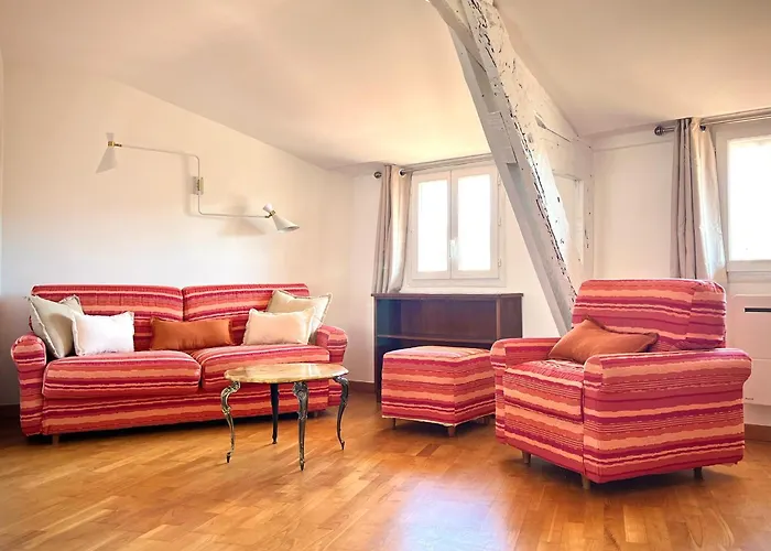 Charming Peaceful Haven In The Golden Square, Air-Conditioned