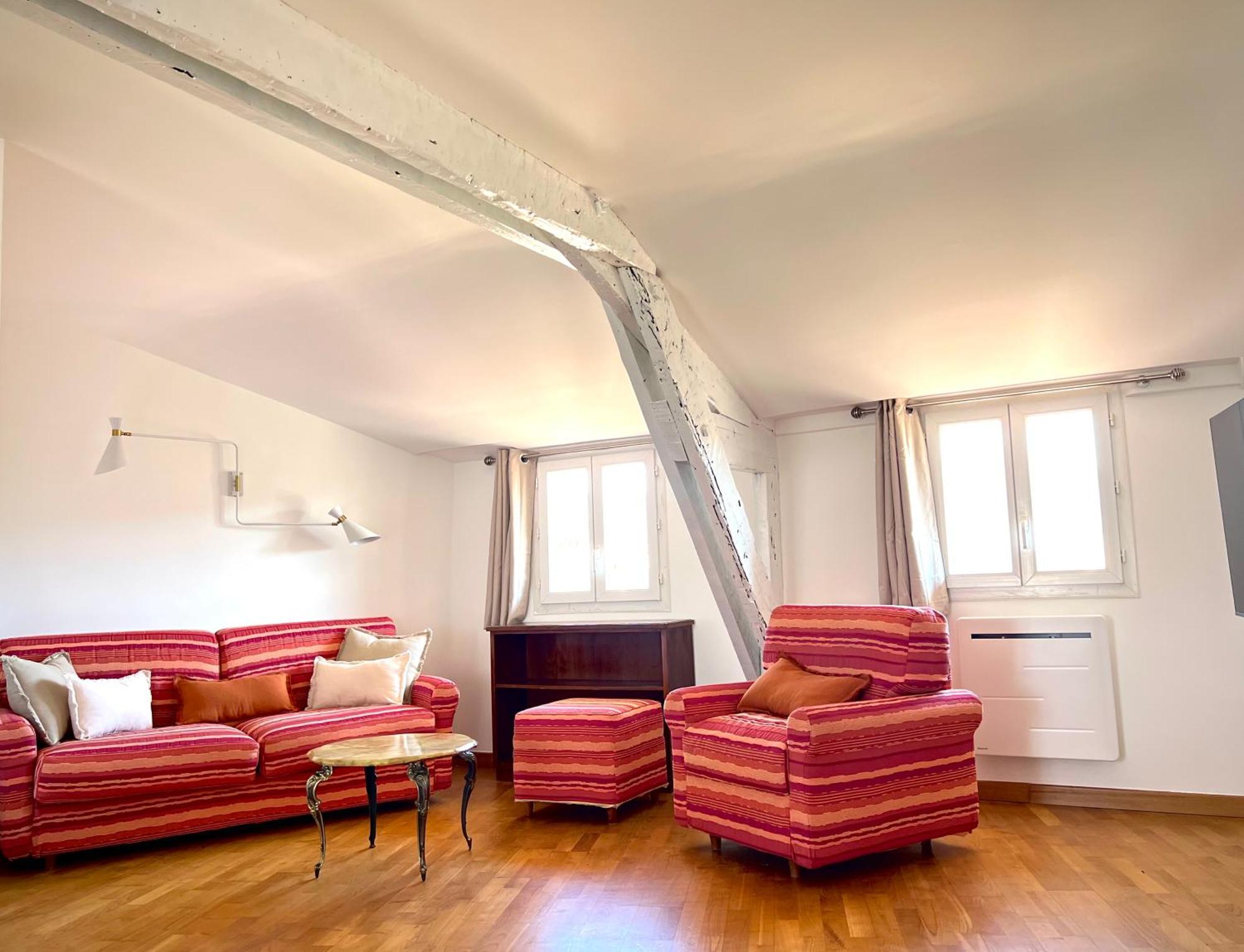 Charming Peaceful Haven In The Golden Square, Air-conditioned *